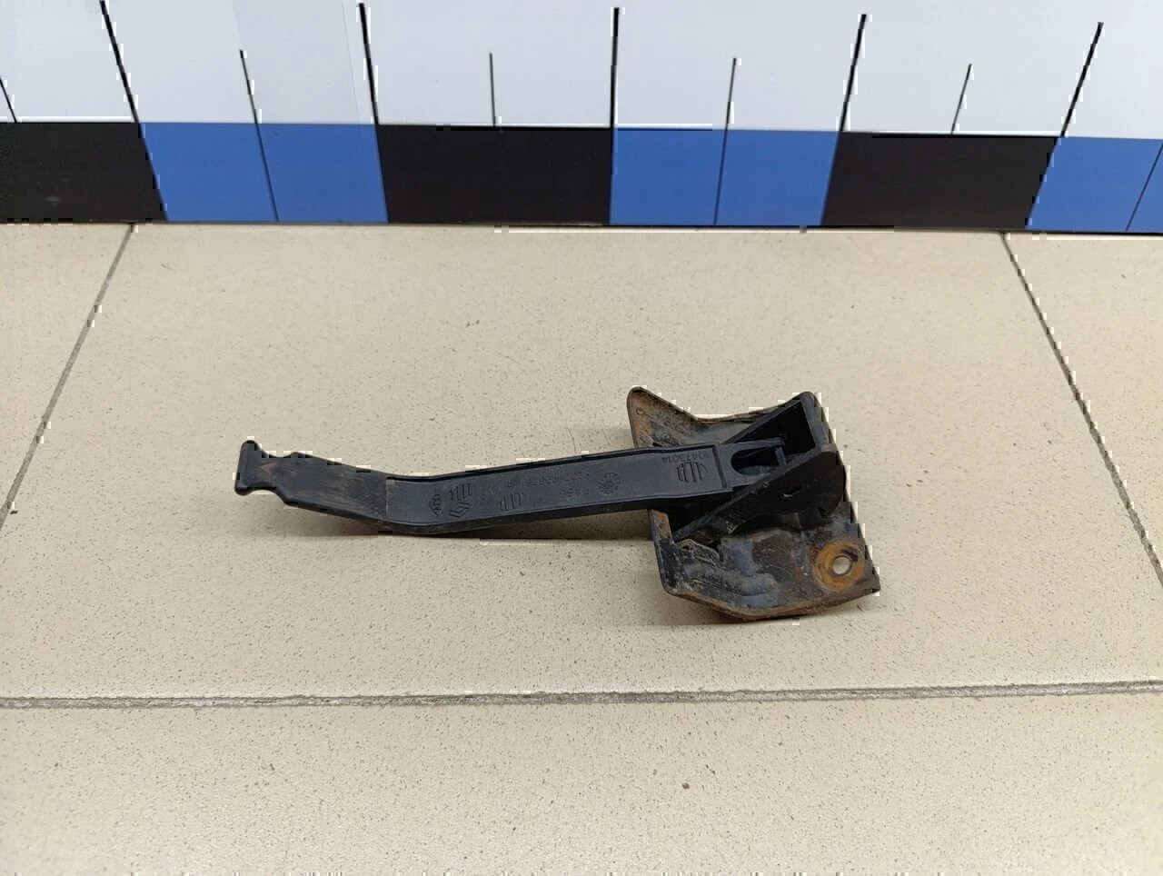 Крючок капота RENAULT Scenic 2003-2009 - миниатюра 6