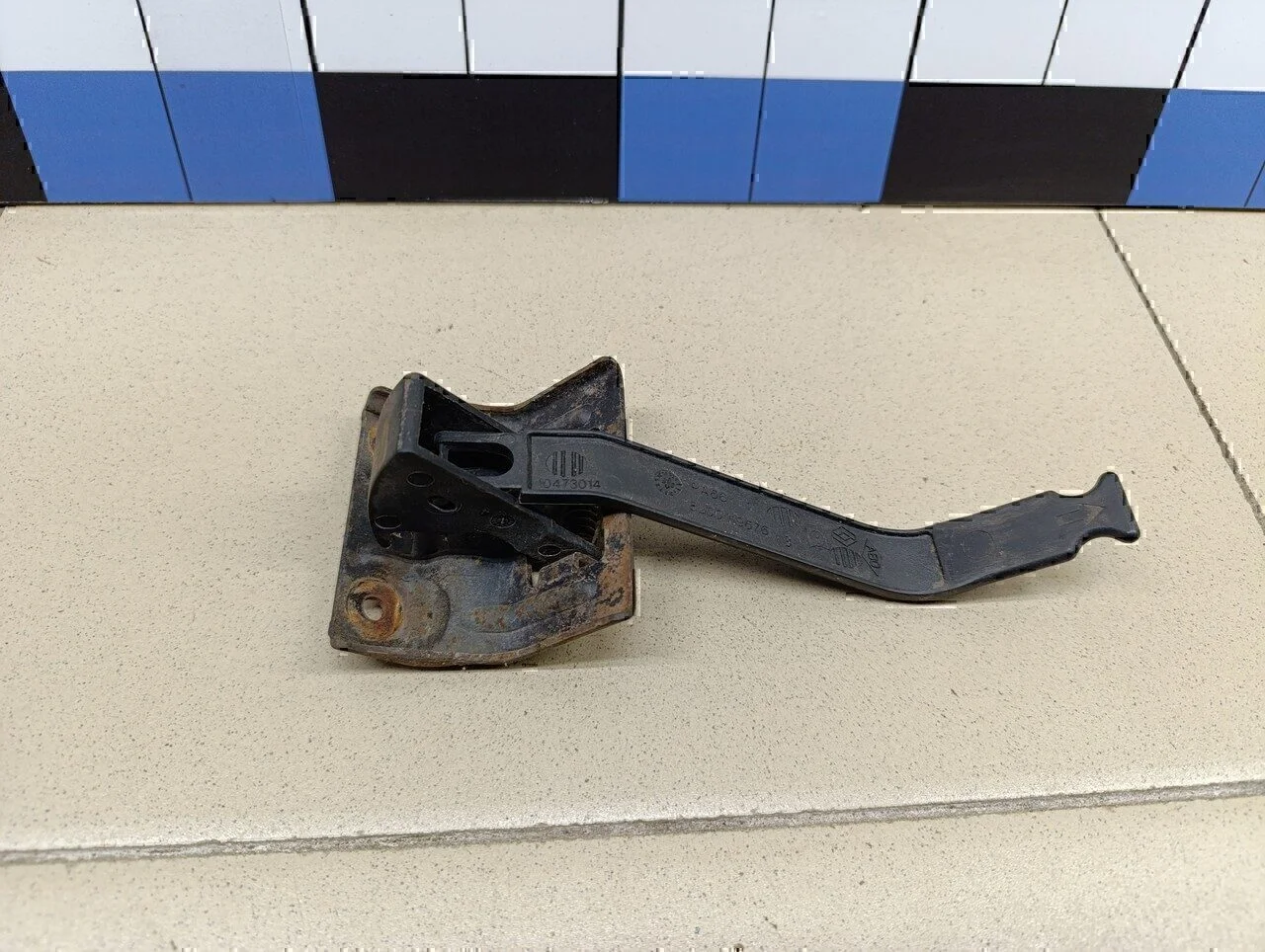 Крючок капота RENAULT Scenic 2003-2009 - миниатюра 7