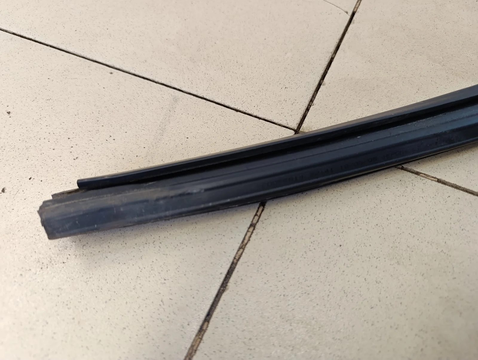 Уплотнитель стекла двери PEUGEOT 407 2004-2010 - миниатюра 2
