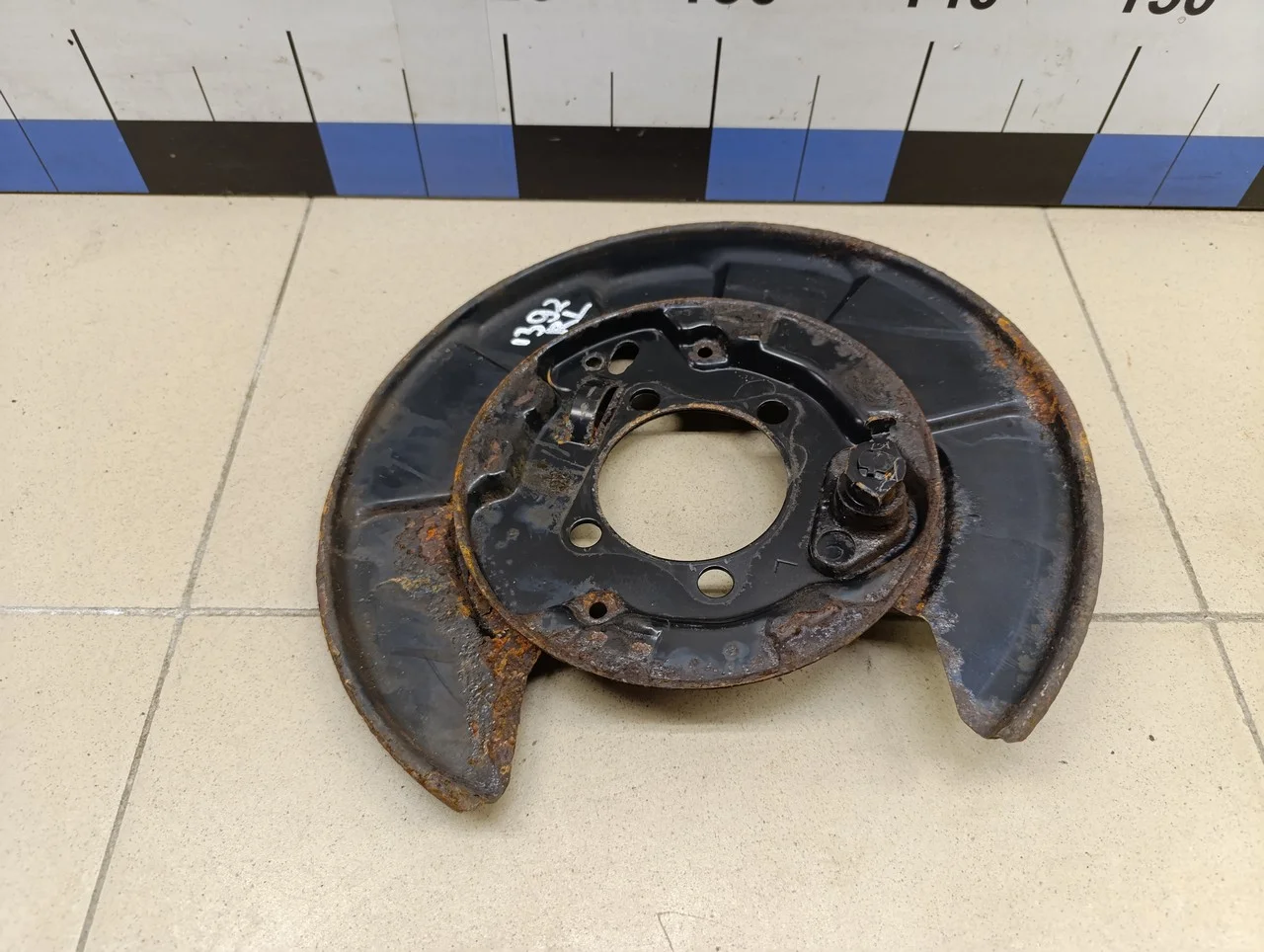 Щит опорный задний левый TOYOTA RAV 4 2006-2013