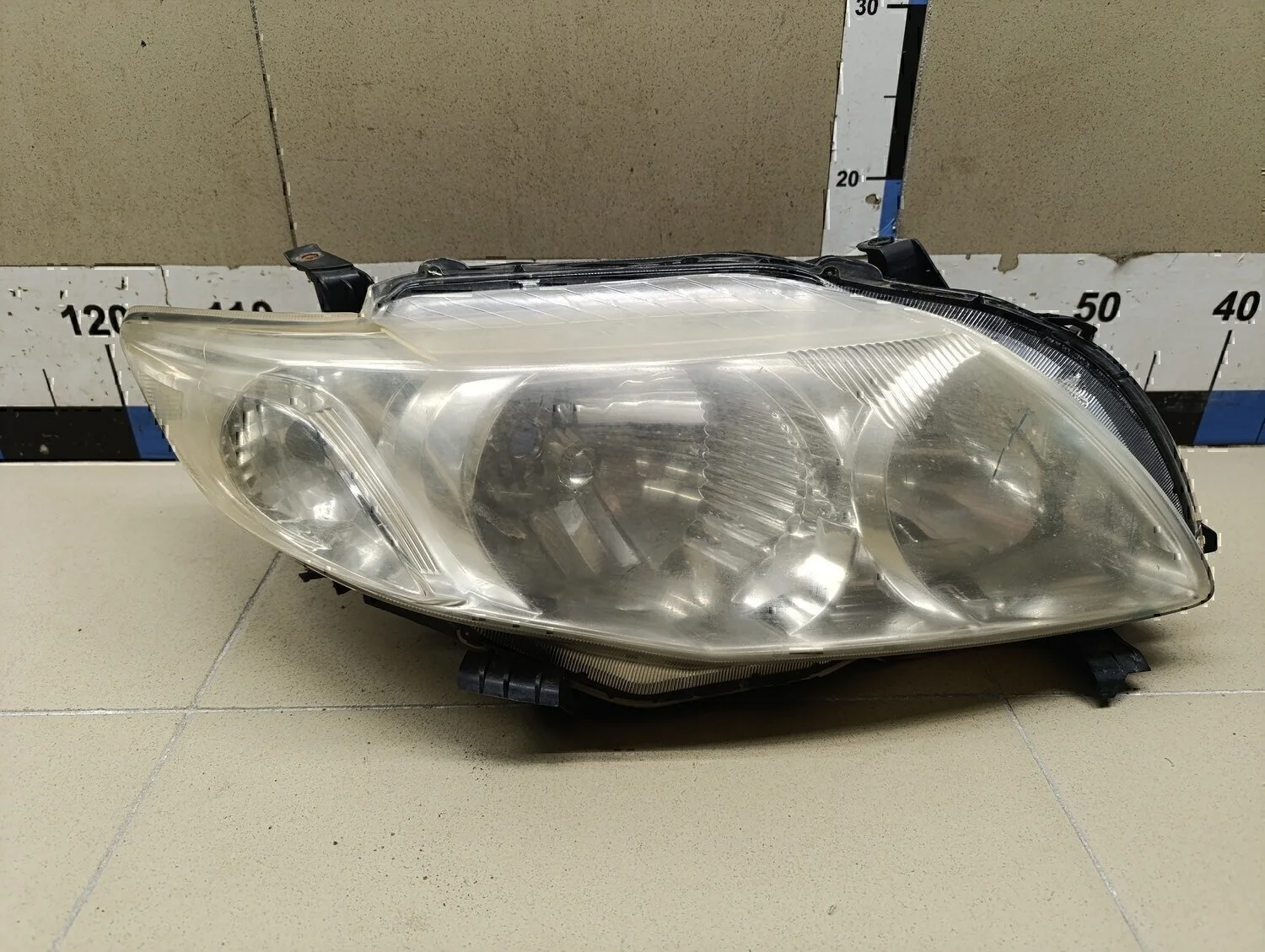 Фара правая TOYOTA Corolla E15 2006-2013