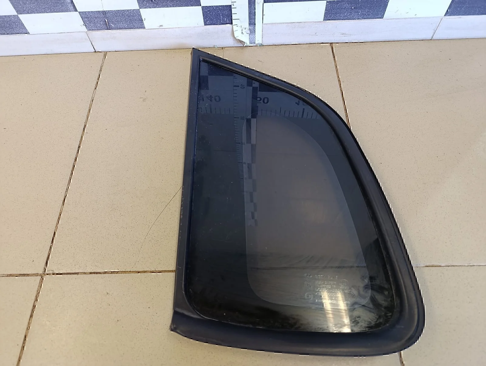 Стекло кузовное глухое левое Hyundai-KIA Tucson 2004-2010
