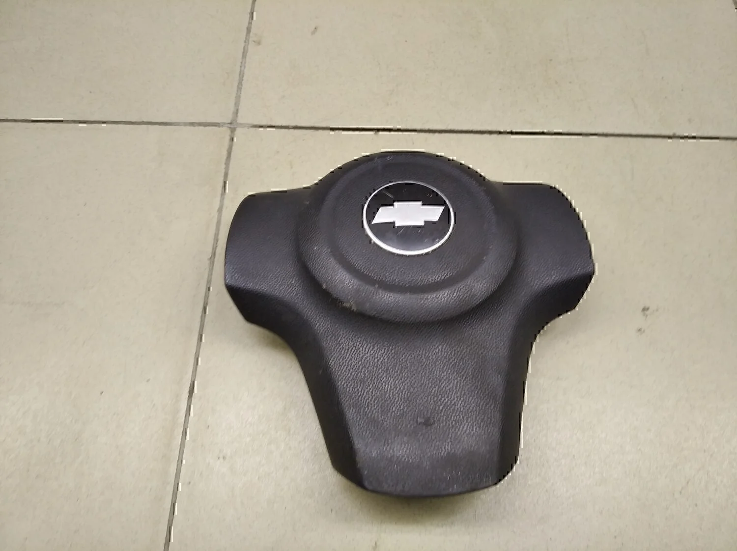 Крышка Chevrolet NIVA - изображение 1