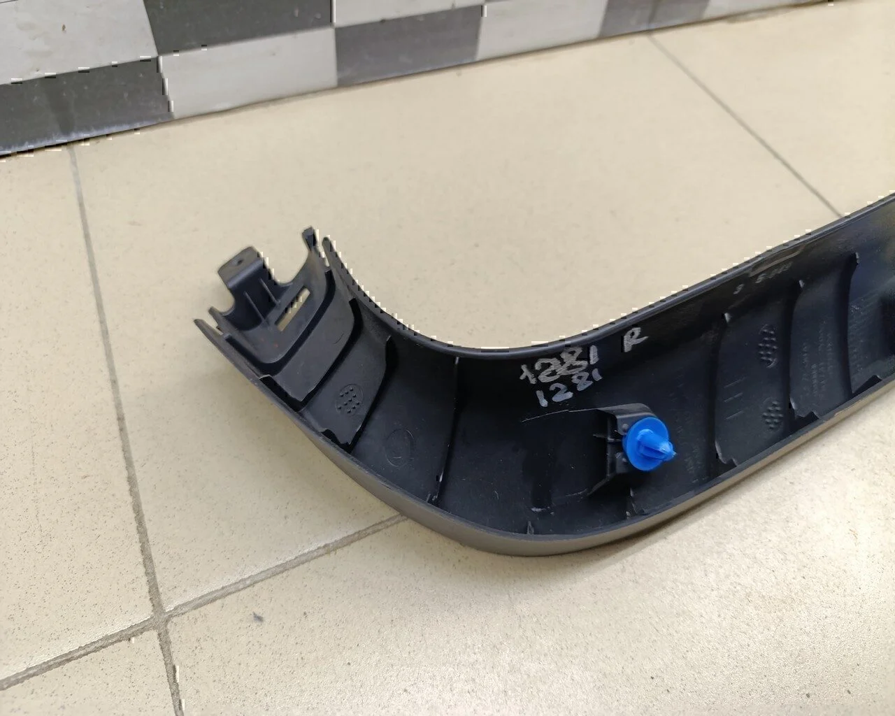 Обшивка двери багажника Hyundai-KIA ix35/Tucson 2010-2015 - миниатюра 6