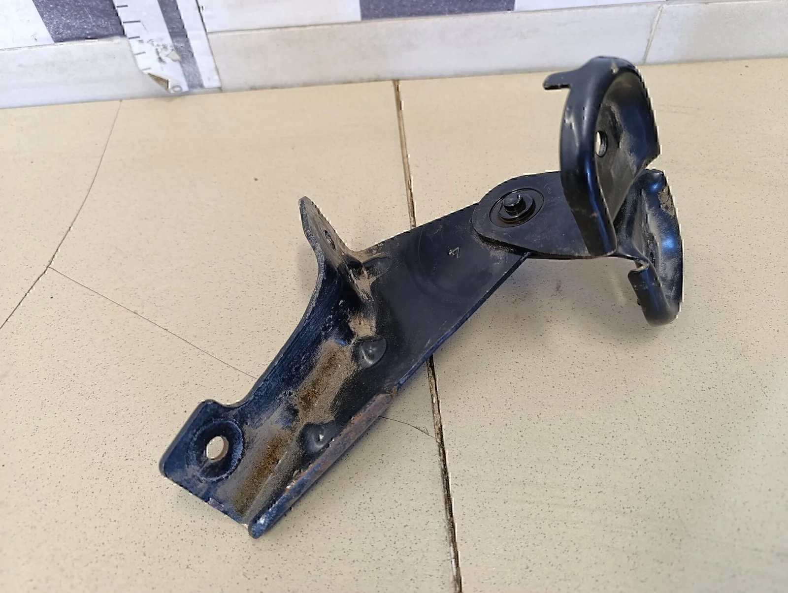 Кронштейн Hyundai-KIA Cerato 2004-2008 - миниатюра 2