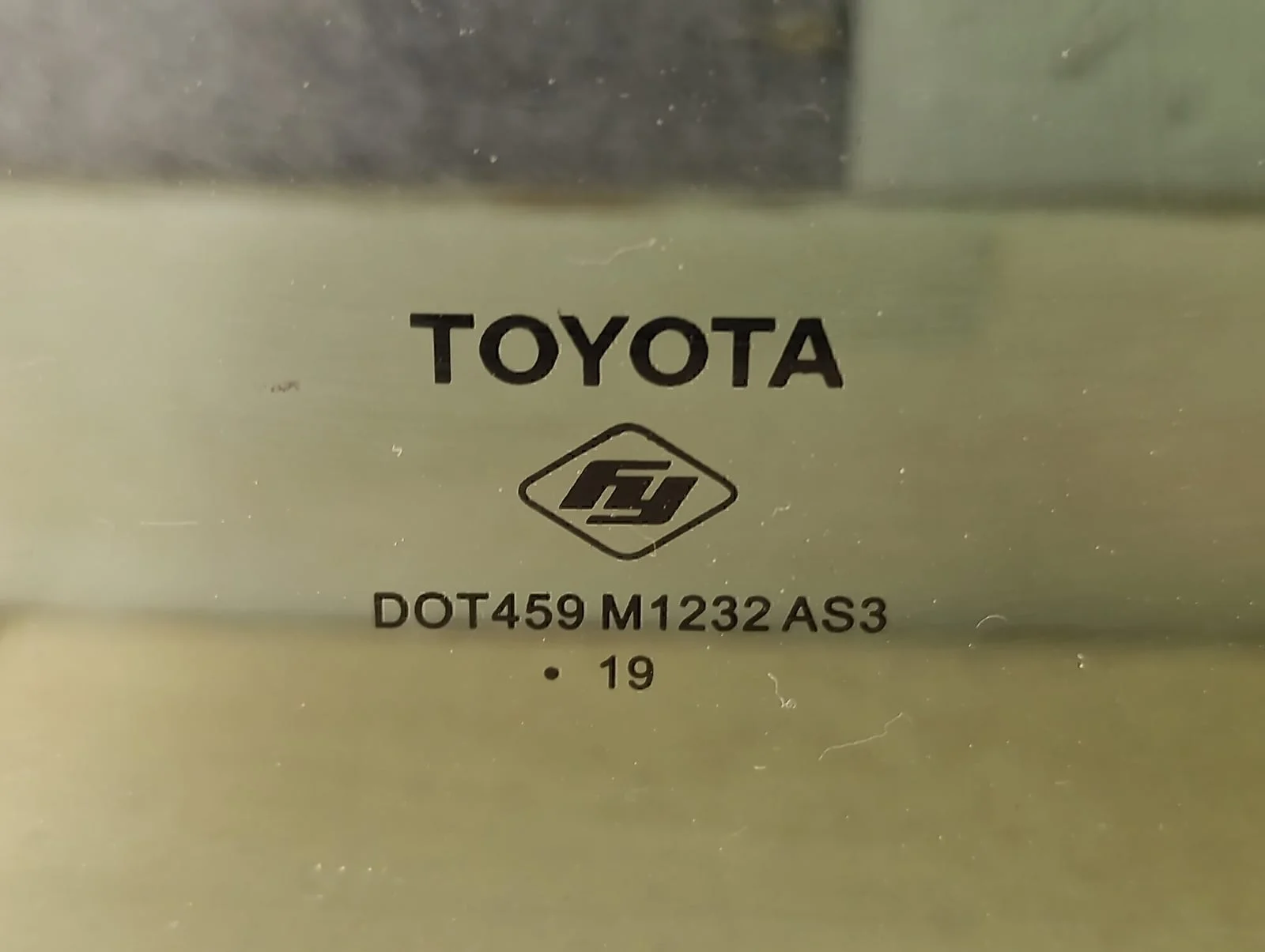 Стекло двери задней правой (форточка) TOYOTA RAV 4 2019> - миниатюра 2