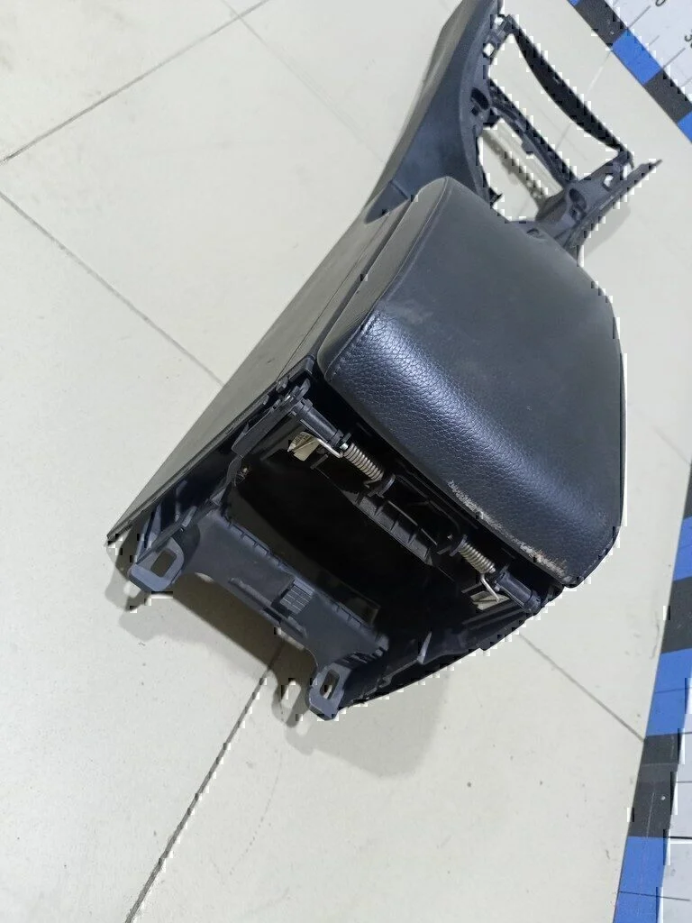 Консоль BMW 3-серия E90/E91 2005> - миниатюра 3
