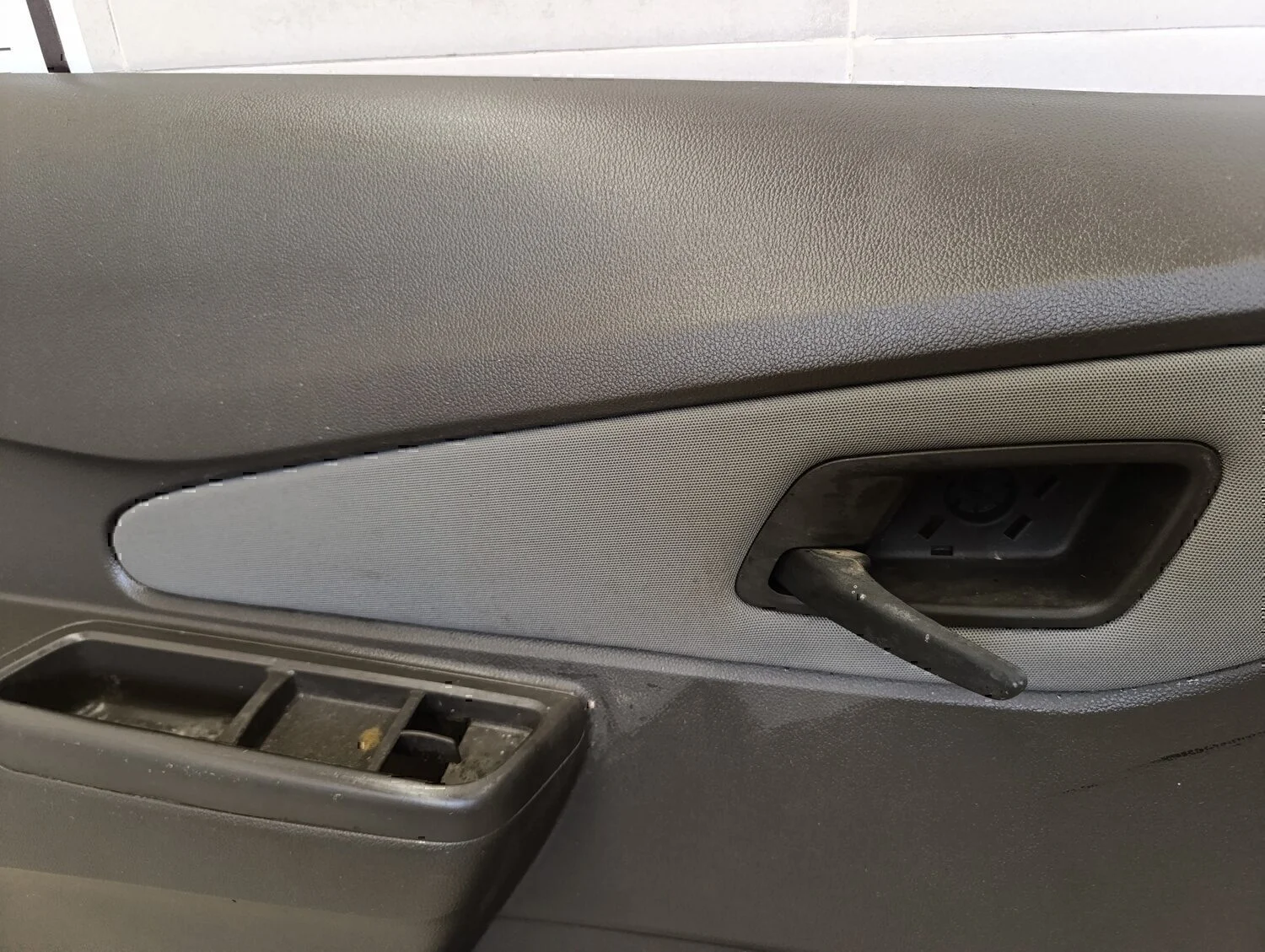 Обшивка двери передней левой Chevrolet Cobalt 2011-2015 - миниатюра 3