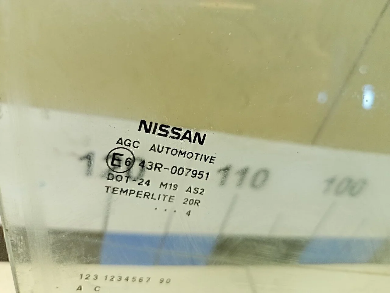 Стекло двери передней правой NISSAN Juke (F15) 2011> - миниатюра 2