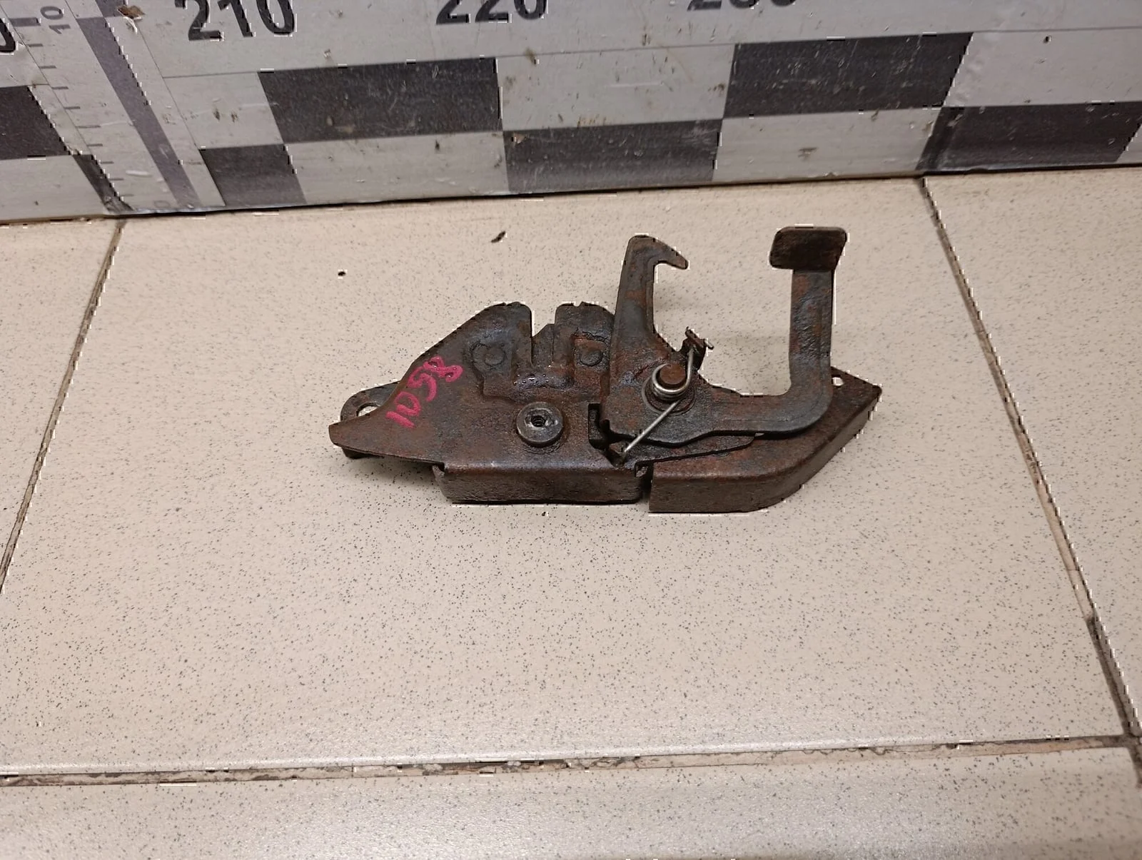Замок капота MAZDA BT-50 2006-2012 - миниатюра 2
