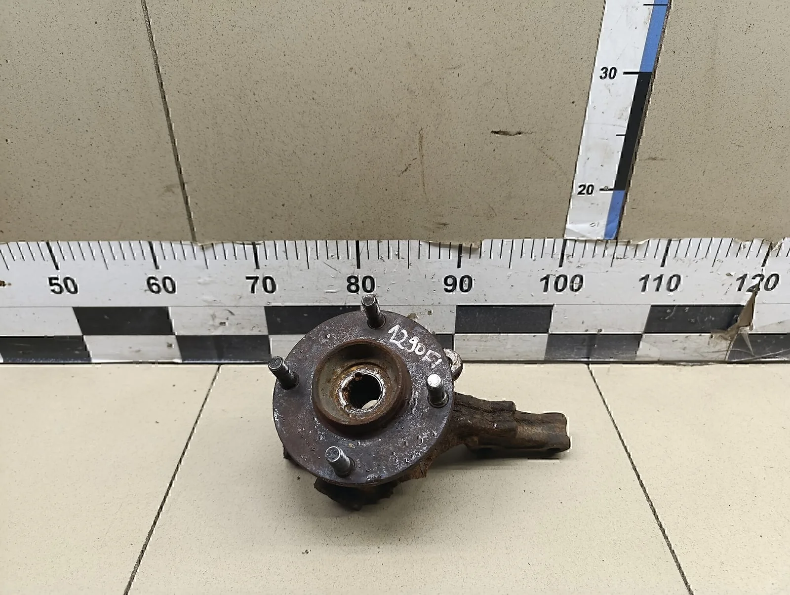 Кулак поворотный передний левый NISSAN Almera N16 2000-2006