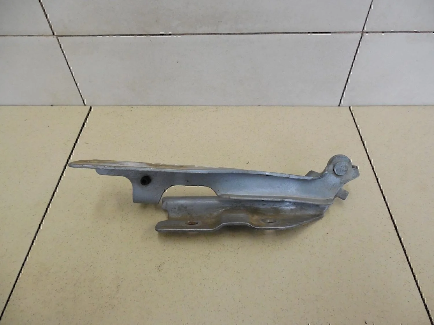 Петля капота правая Chery Bonus (A13) 2011-2014 - миниатюра 2