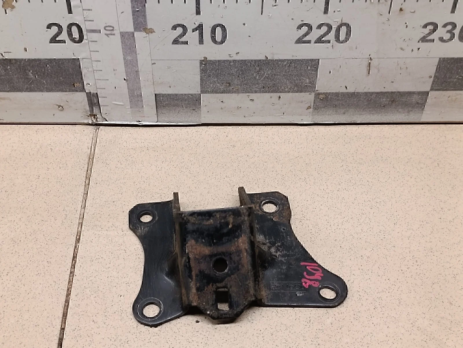 Кронштейн опоры двигателя MAZDA BT-50 2006-2012