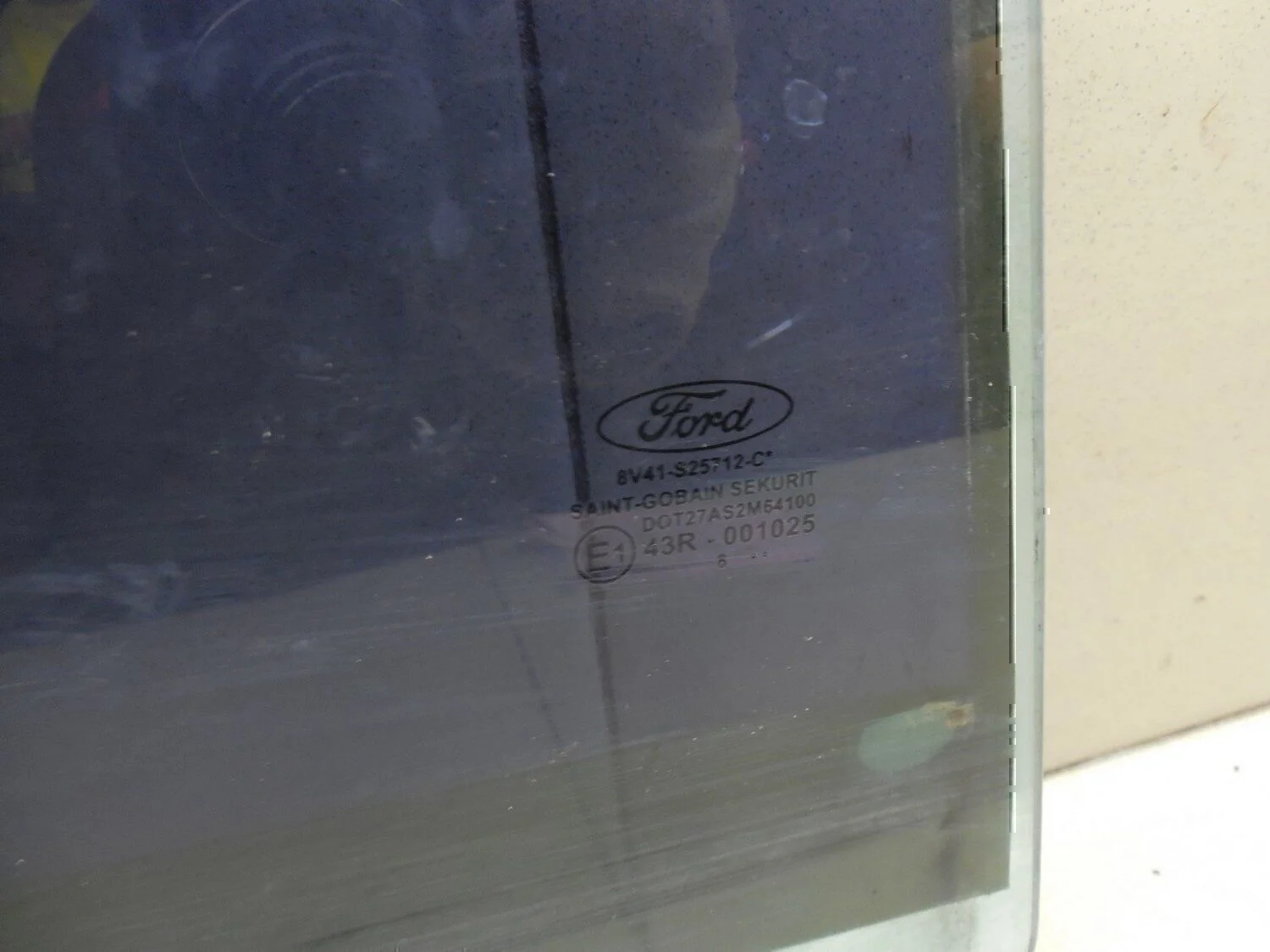 Стекло двери задней правой FORD Kuga 2008-2012 - миниатюра 2