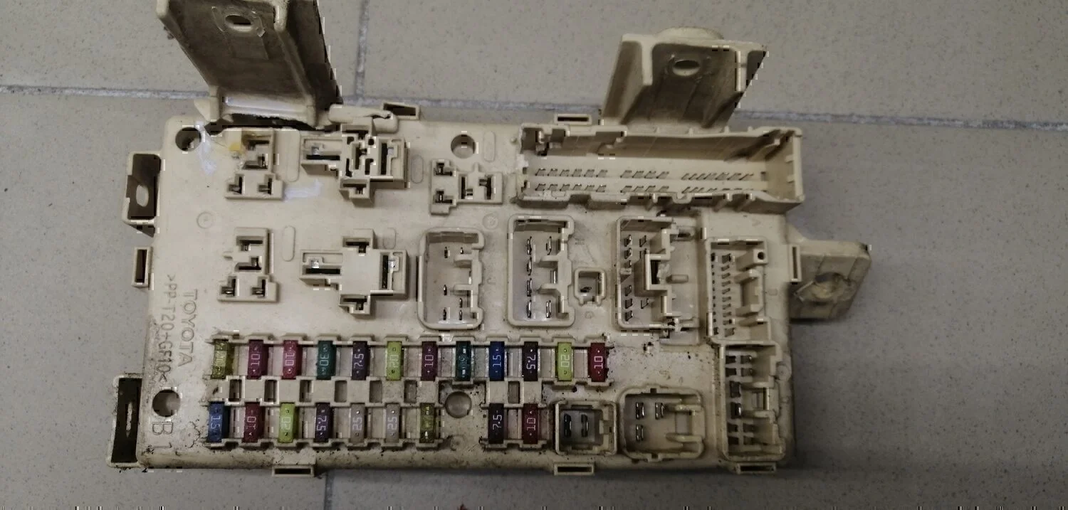 Блок предохранителей TOYOTA Avensis II 2003-2008 - миниатюра 4