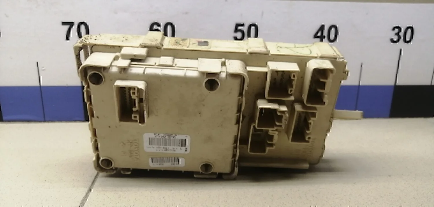 Блок предохранителей TOYOTA Avensis II 2003-2008 - миниатюра 5