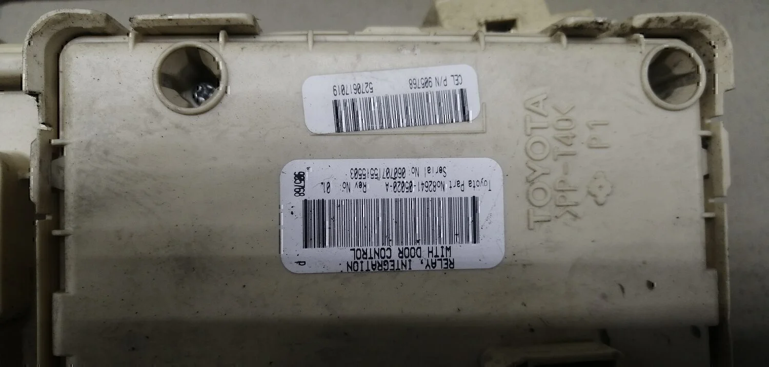 Блок предохранителей TOYOTA Avensis II 2003-2008 - миниатюра 7