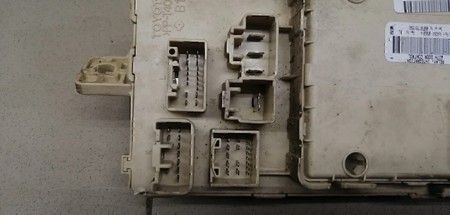 Блок предохранителей TOYOTA Avensis II 2003-2008 - миниатюра 8