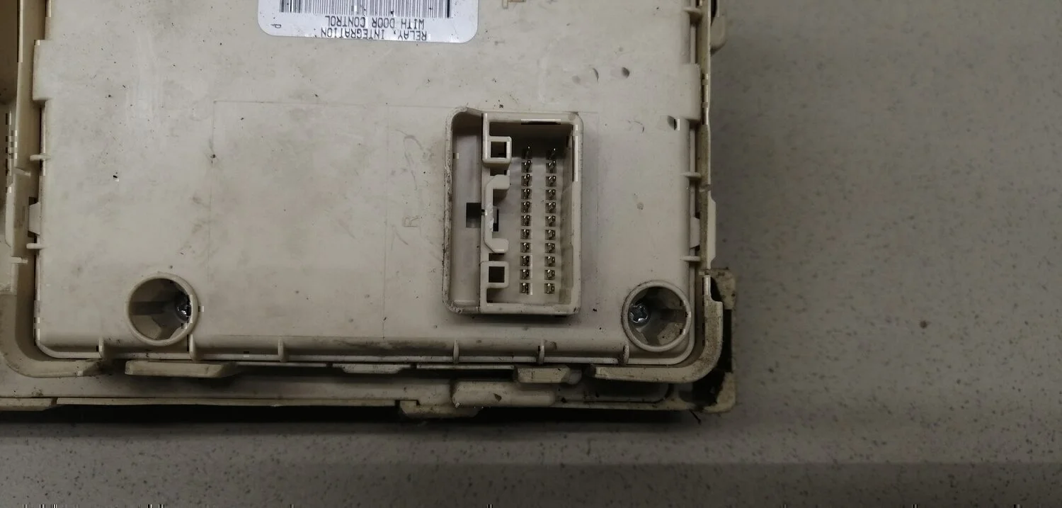 Блок предохранителей TOYOTA Avensis II 2003-2008 - миниатюра 9