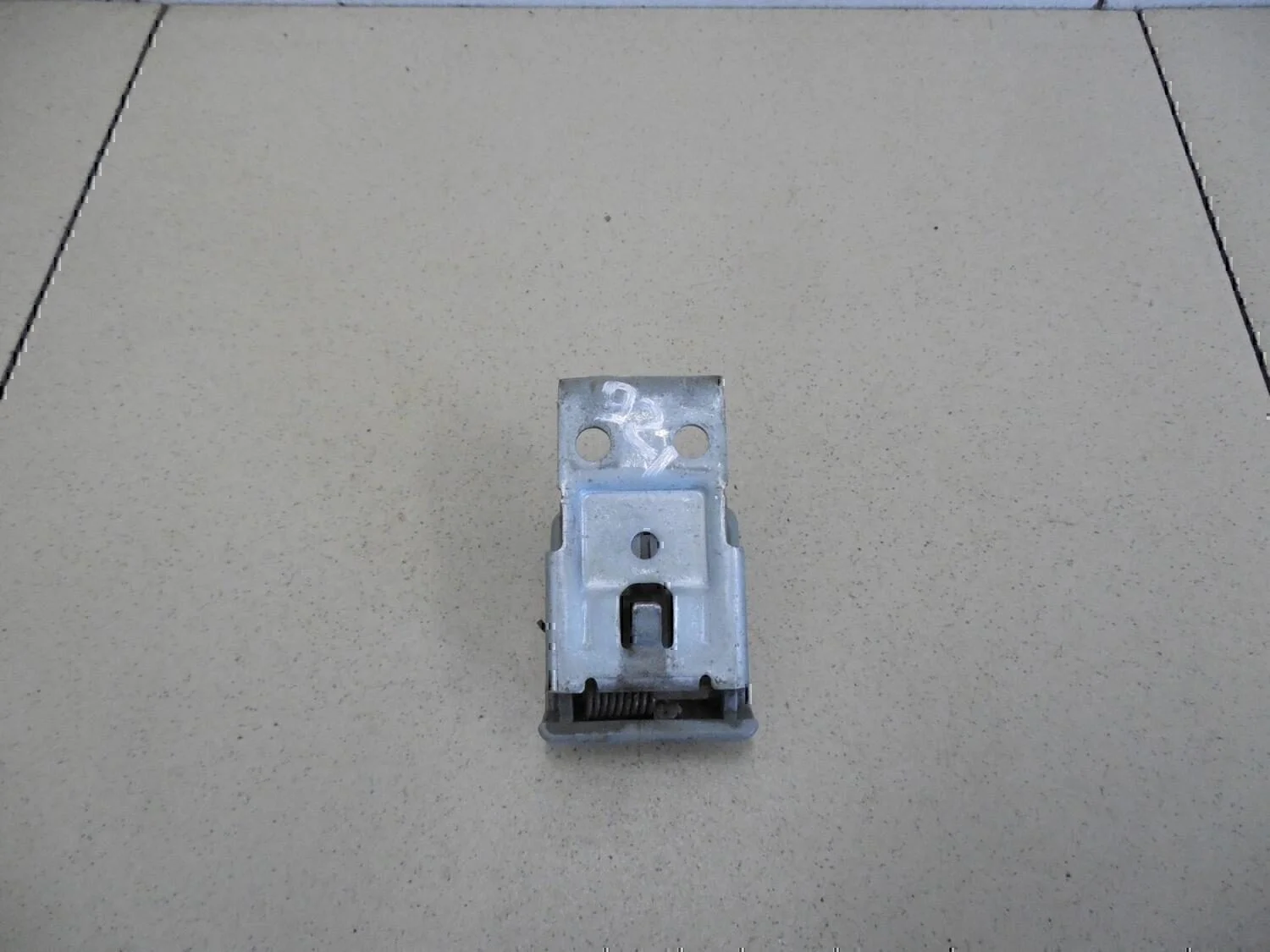 Ручка открывания капота MITSUBISHI Galant (EA) 1997-2003 - миниатюра 4