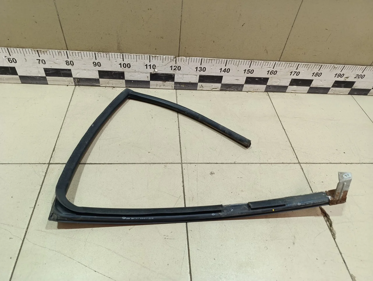 Уплотнитель стекла двери NISSAN Almera N16 2000-2006 - миниатюра 9