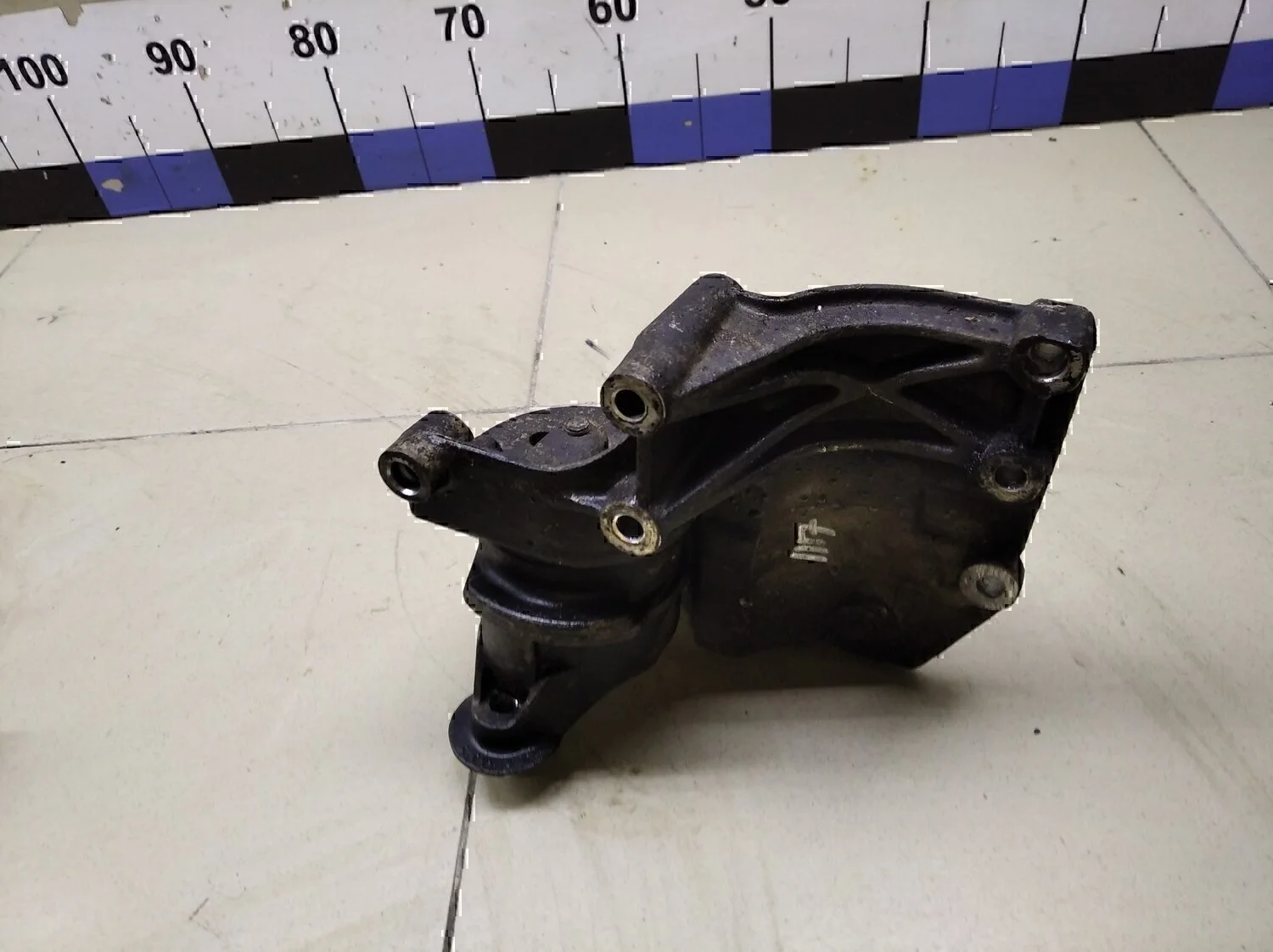 Кронштейн натяжителя ремня Hyundai-KIA Starex H1 1997-2007 - миниатюра 3