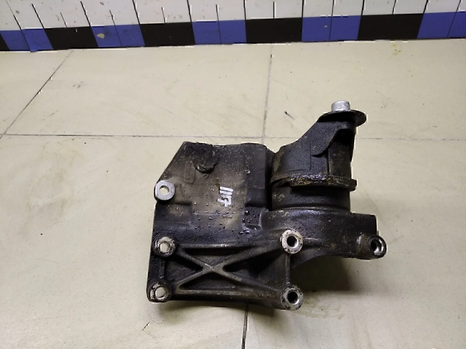 Кронштейн натяжителя ремня Hyundai-KIA Starex H1 1997-2007 - миниатюра 4