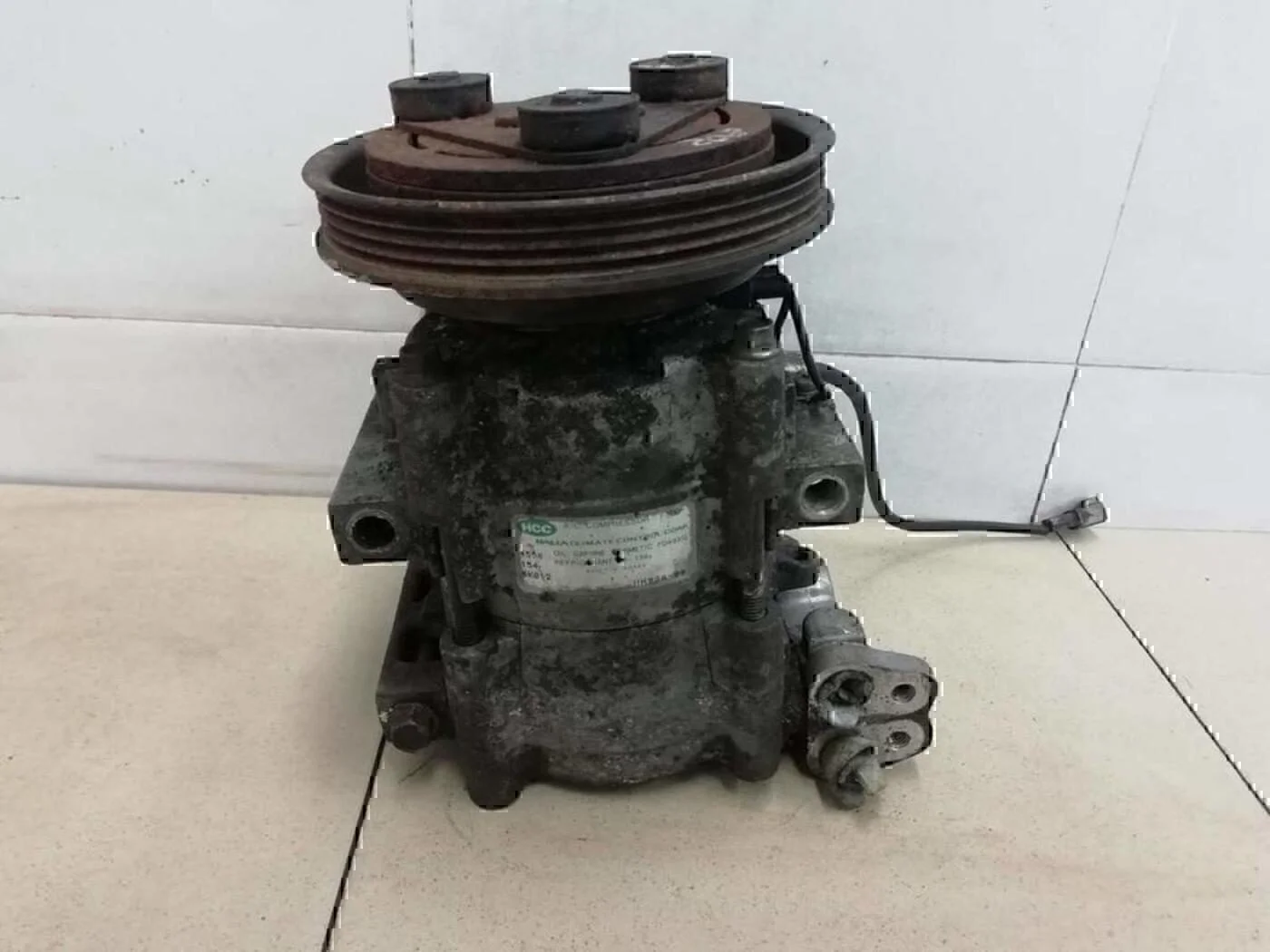 Компрессор системы кондиционирования Hyundai-KIA Sephia 1993-1997 - миниатюра 2