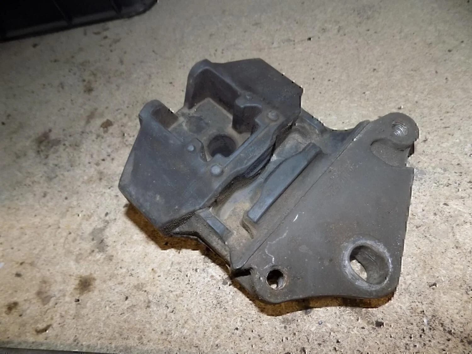 Опора двигателя левая FORD Transit 2006-2013