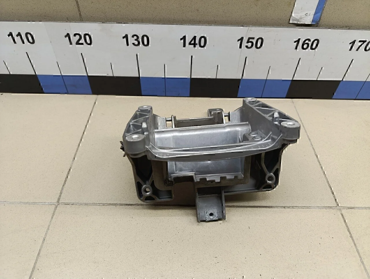 Кронштейн рулевой колонки VW Passat [B6] 2005-2010 - миниатюра 2