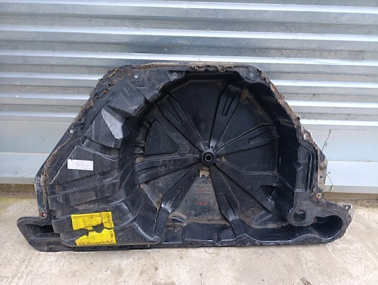 Ниша запасного колеса RENAULT Scenic 2003-2009 - изображение 1