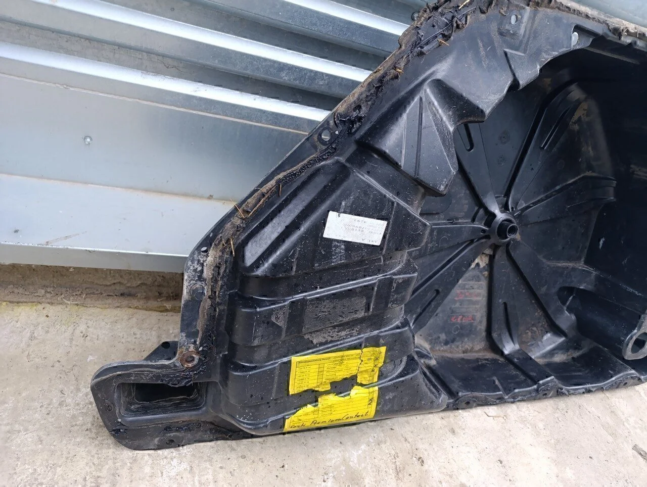 Ниша запасного колеса RENAULT Scenic 2003-2009 - миниатюра 2