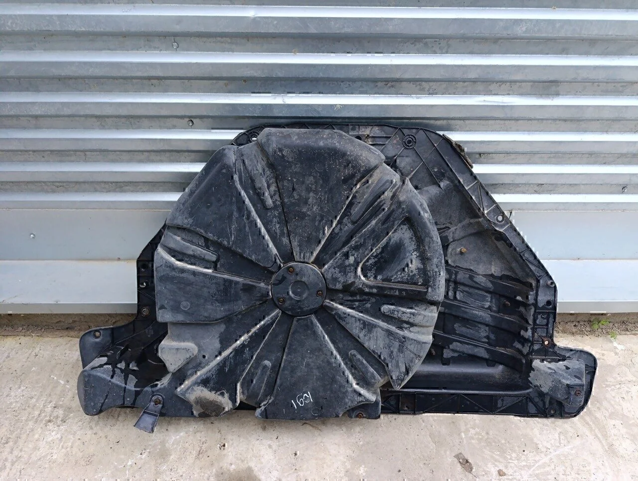 Ниша запасного колеса RENAULT Scenic 2003-2009 - миниатюра 5