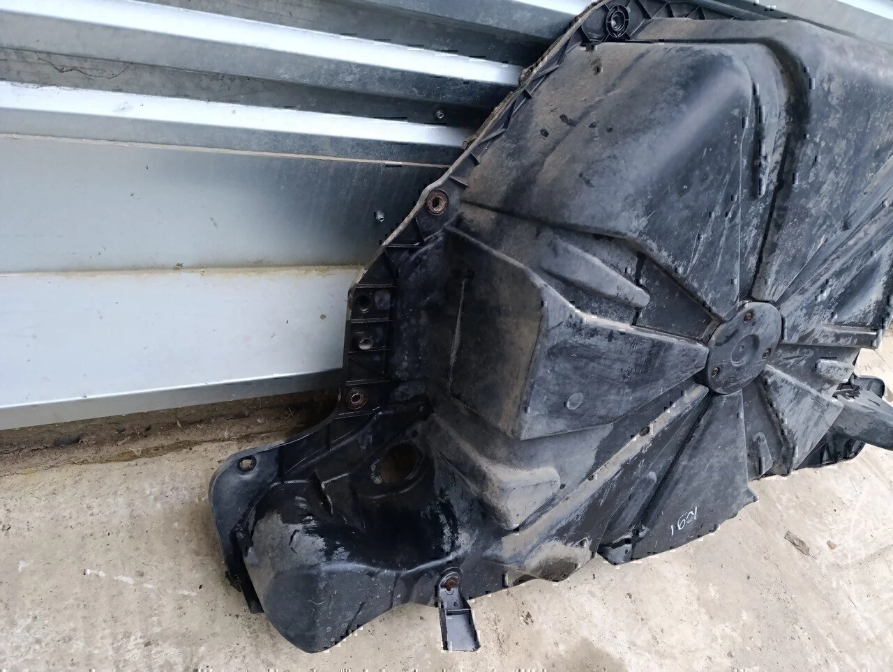 Ниша запасного колеса RENAULT Scenic 2003-2009 - миниатюра 7