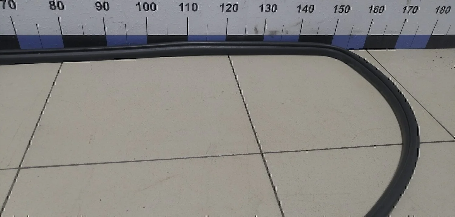 Уплотнитель (внутри) TOYOTA RAV 4 2013-2019 - миниатюра 2