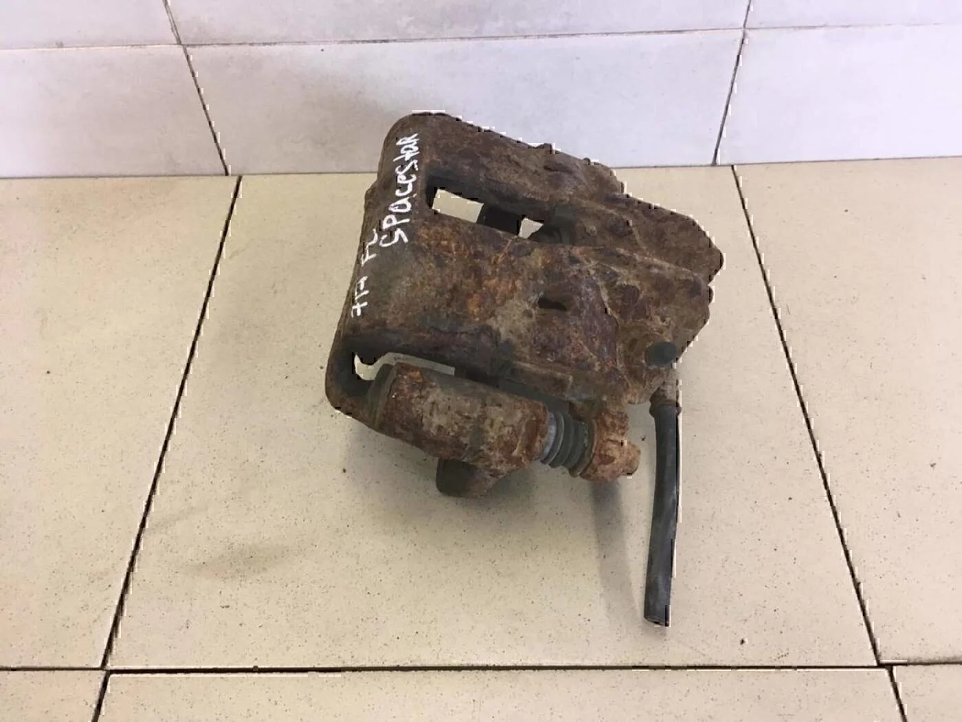 Суппорт передний левый MITSUBISHI Space Star 1998-2004 - миниатюра 4