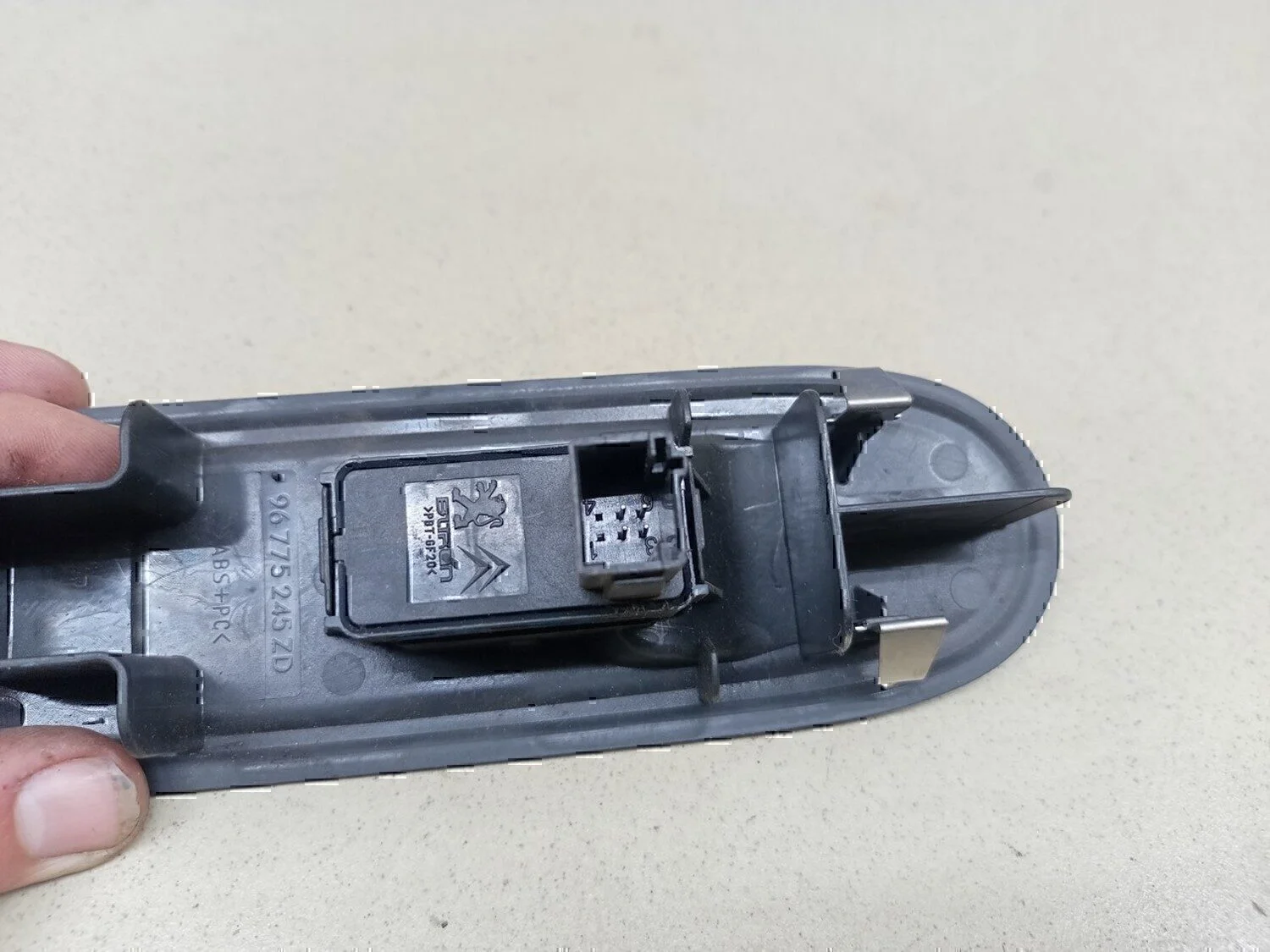 Кнопка стеклоподъемника PEUGEOT 408 2012> - миниатюра 3