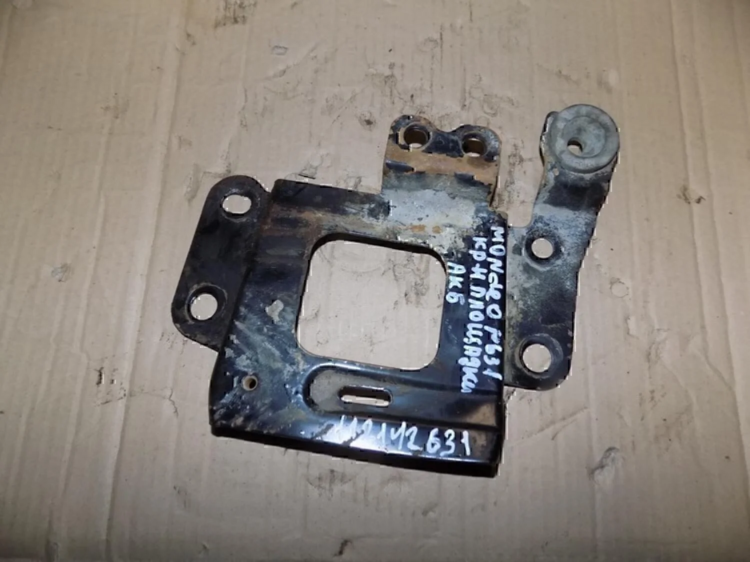 Кронштейн опоры КПП FORD S-MAX 2006-2015