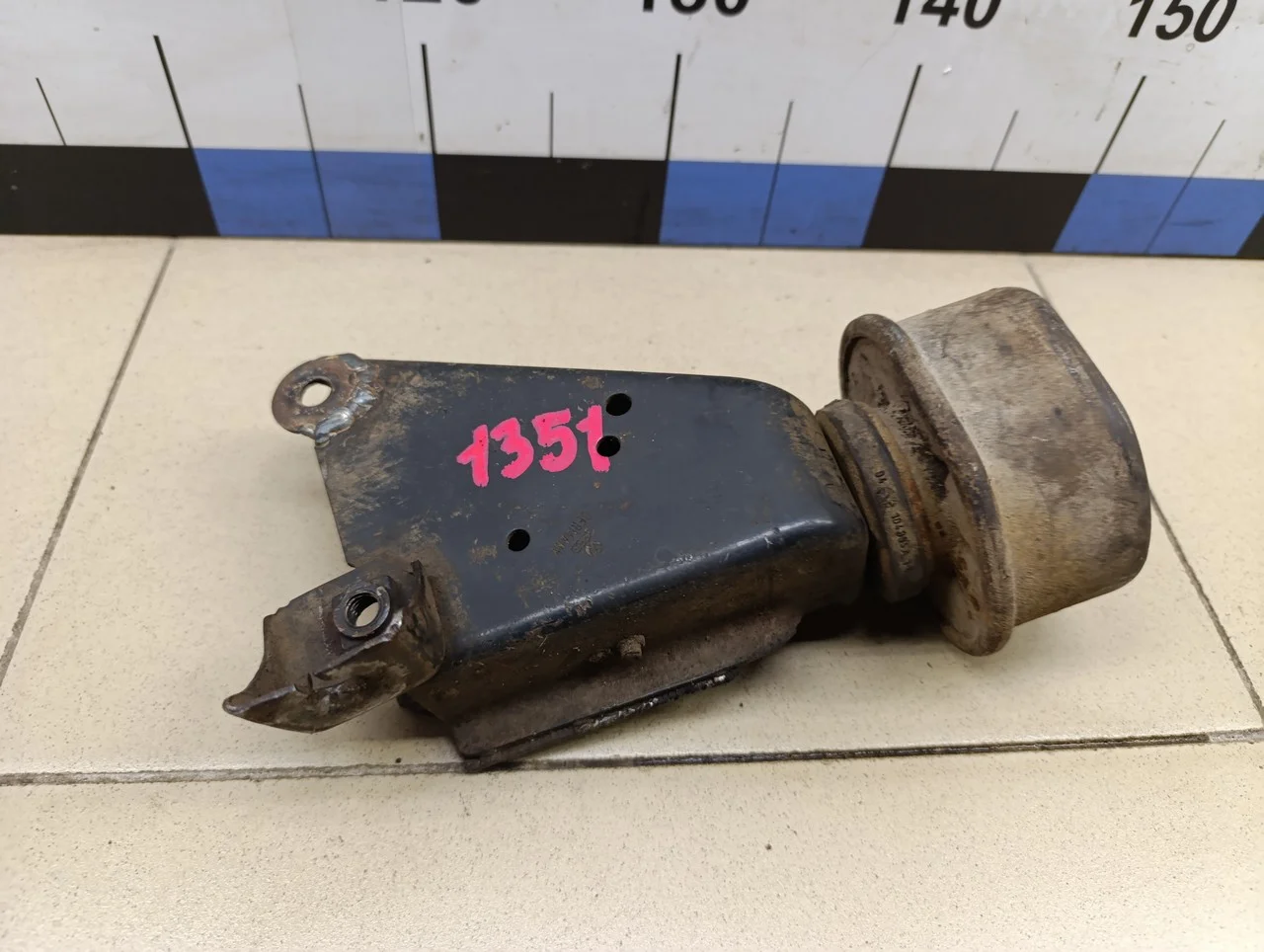 Кронштейн КПП VW Transporter T4 1991-1996 - изображение 1