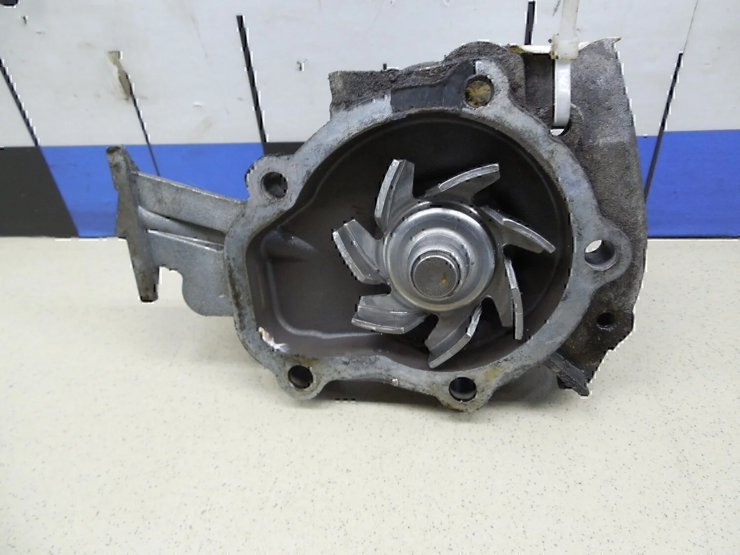 Насос водяной (помпа) Chevrolet Aveo (T250) 2005-2011 - миниатюра 6