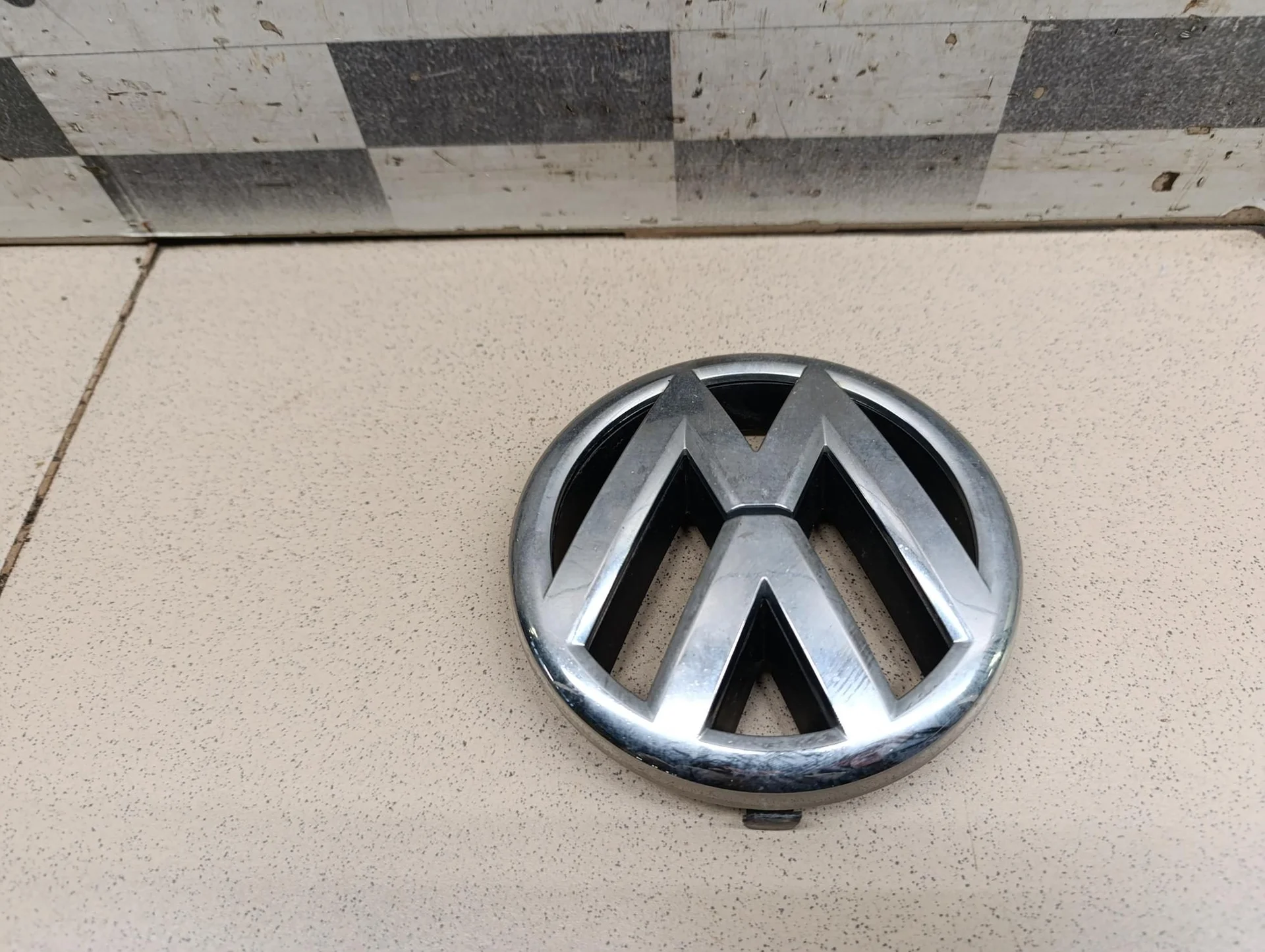 Эмблема VW Jetta 2011> - миниатюра 2