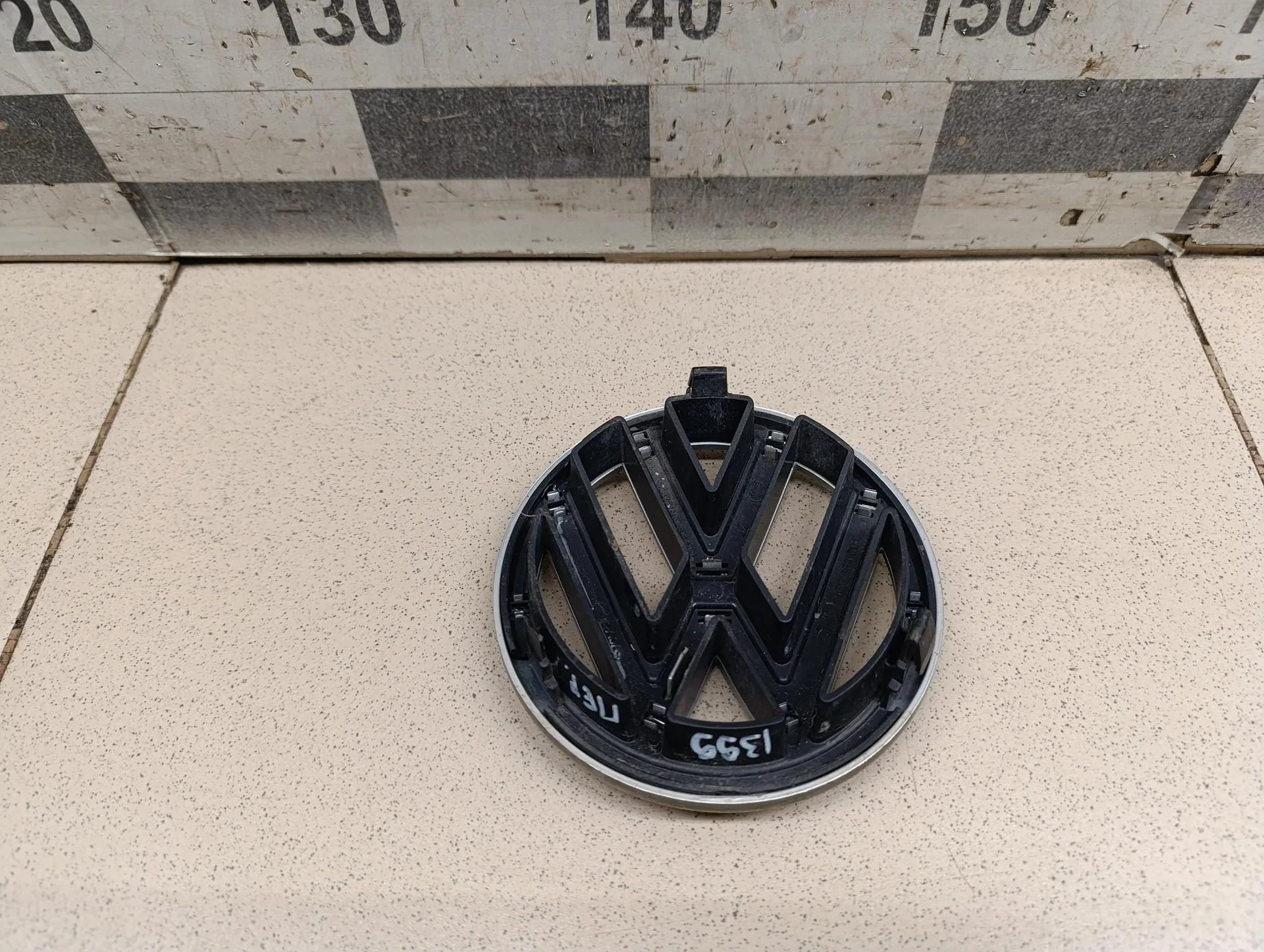 Эмблема VW Jetta 2011> - миниатюра 3