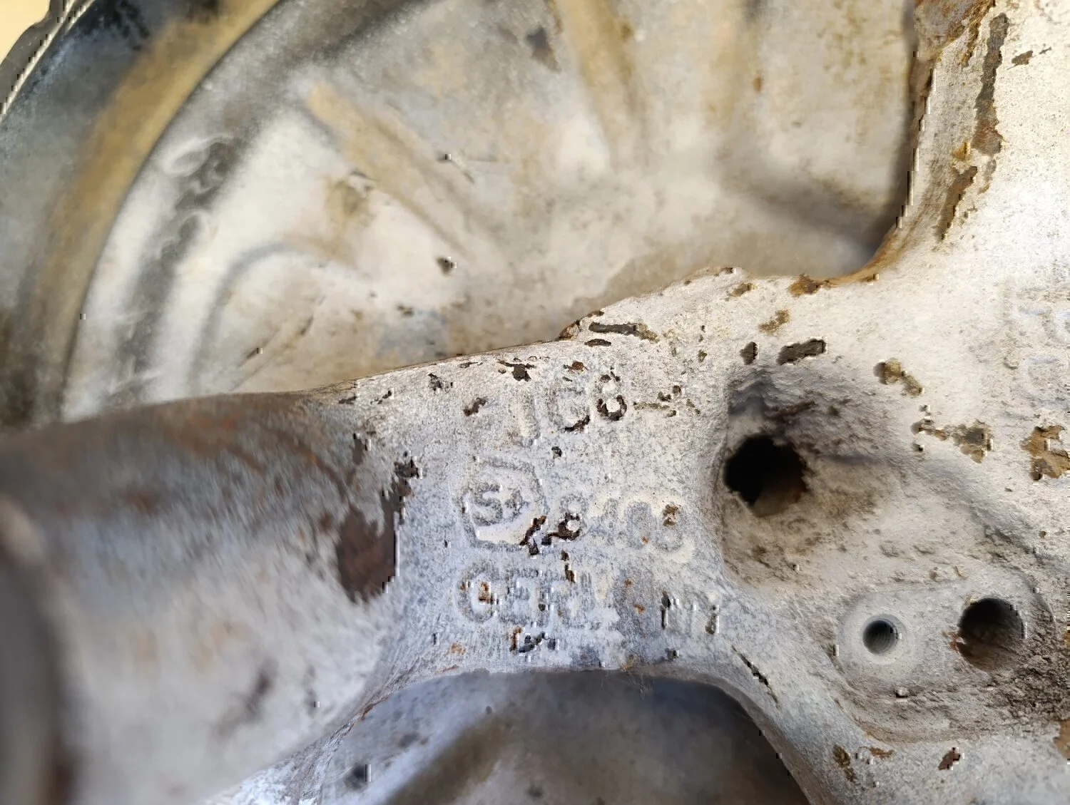 Кулак поворотный передний левый Audi Octavia (A5 1Z-) 2004-2013 - миниатюра 7