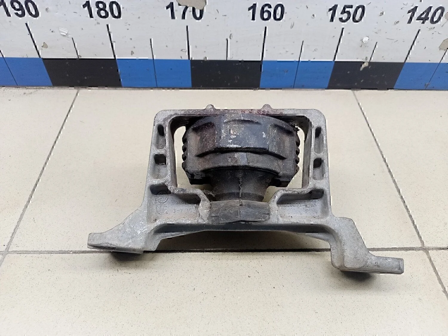 Опора двигателя правая FORD Focus II 2005-2008