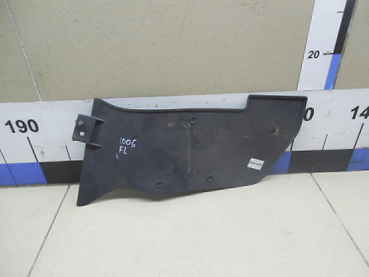 Накладка (кузов внутри) NISSAN Micra (K11E) 1992-2002 - миниатюра 2