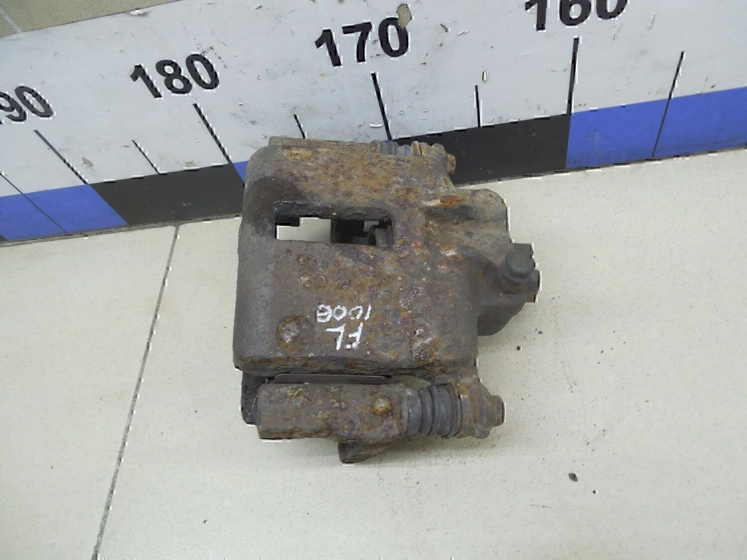 Суппорт передний левый NISSAN Micra (K11E) 1992-2002 - миниатюра 2