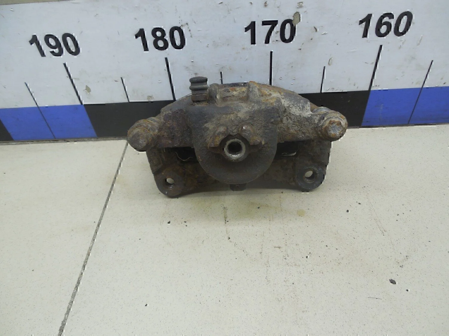 Суппорт передний левый NISSAN Micra (K11E) 1992-2002 - миниатюра 3