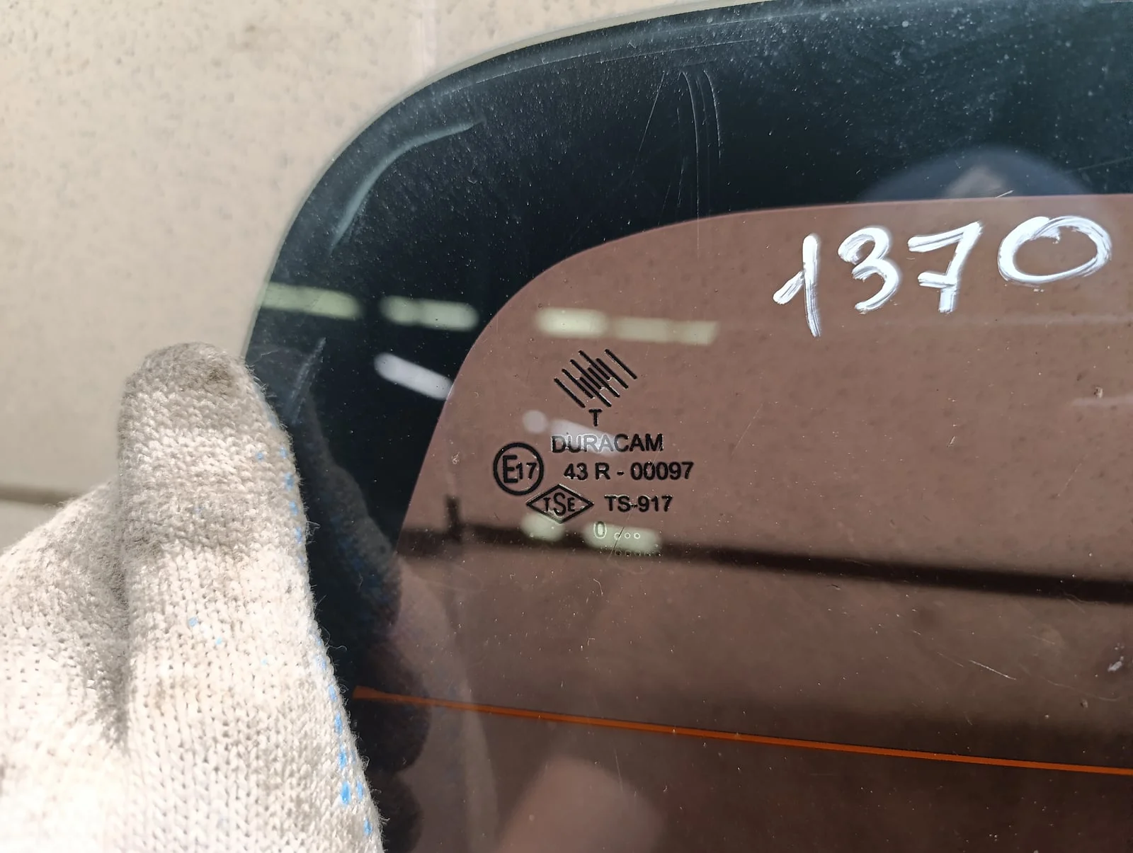 Стекло двери багажника PEUGEOT Partner (M59) 2002-2010 - миниатюра 2