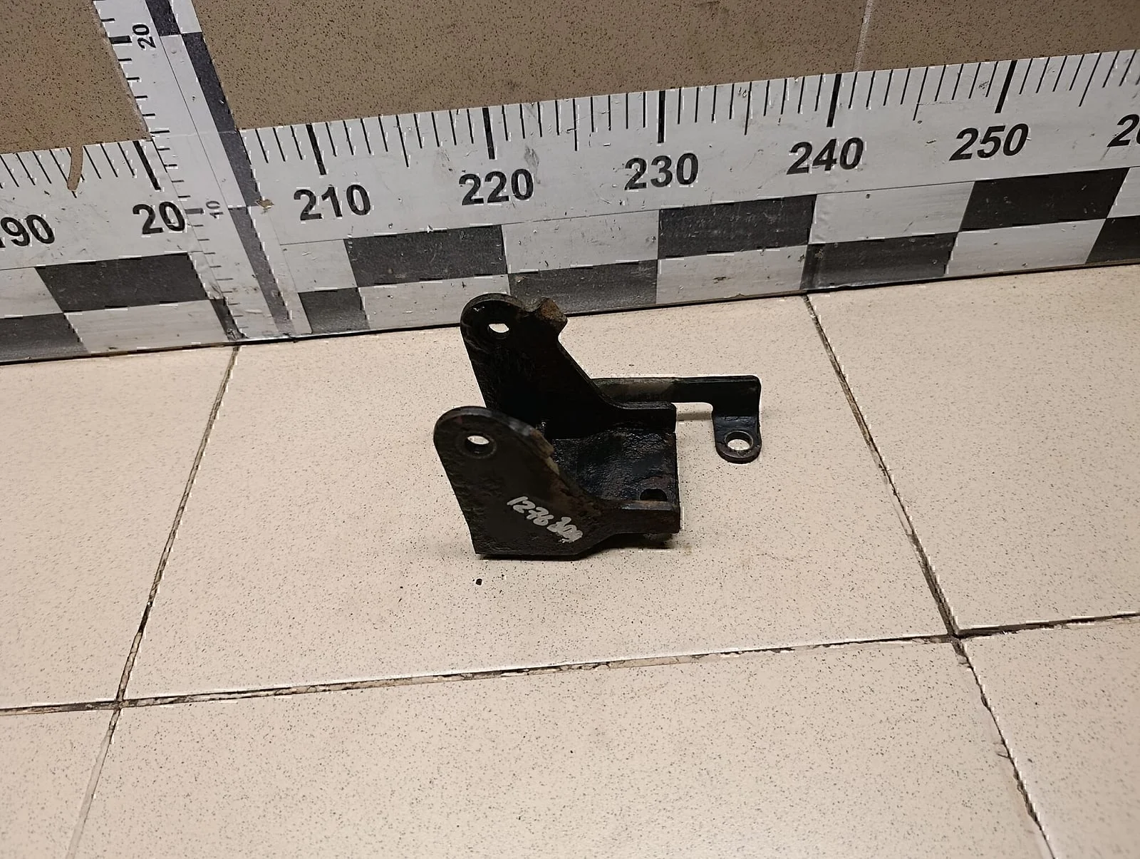 Кронштейн КПП Hyundai-KIA Tucson 2004-2010 - миниатюра 2