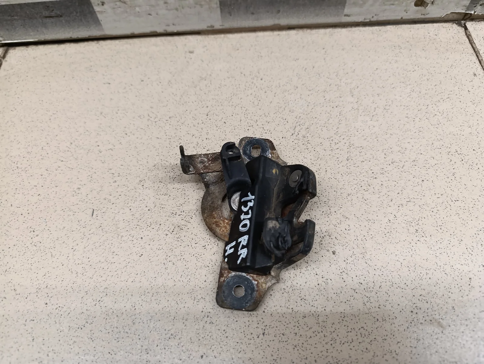 Замок багажника PEUGEOT Partner (M59) 2002-2010 - миниатюра 2